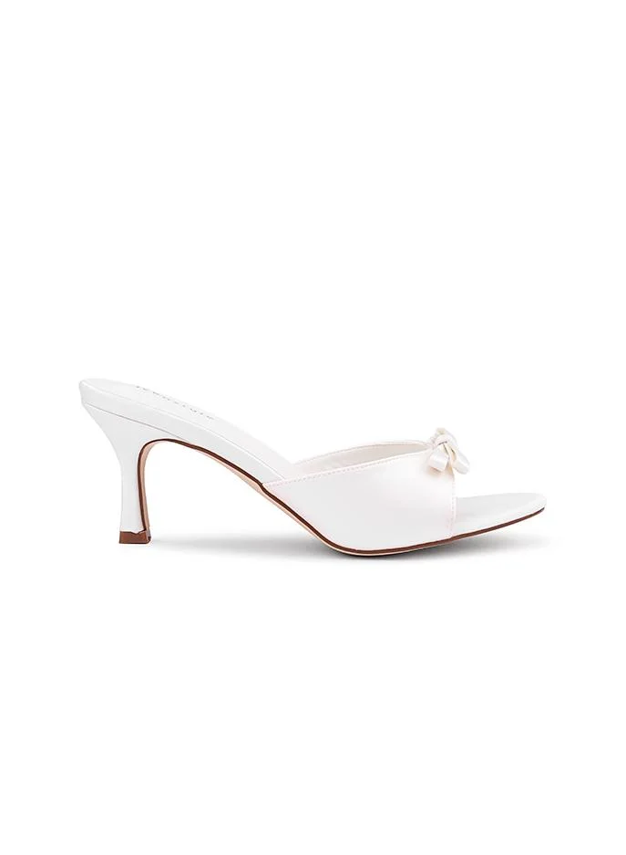 IconStyle Soft Material & Adorned Detail